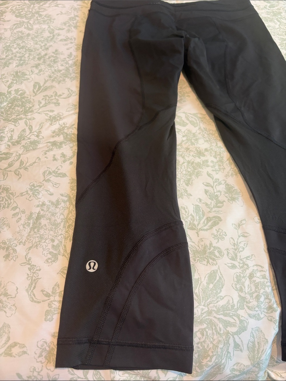 lululemon athletica Black Cropped Performance Leggings - Picture 2 of 3